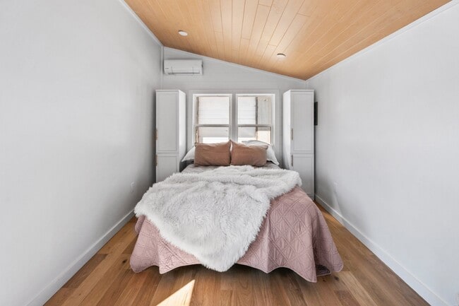 Building Photo - 2015 Union School Rd SW