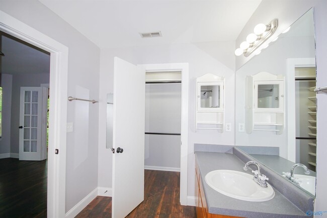 Building Photo - 127 Rebecca Pines Dr