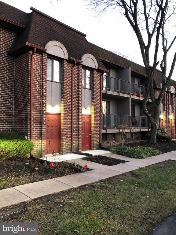 Building Photo - 722 Putnam Blvd