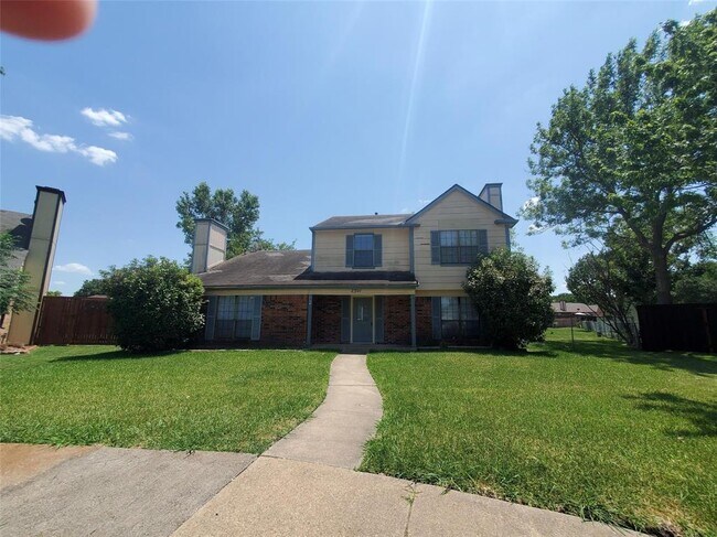 Building Photo - 2301 Sweetbriar Ct