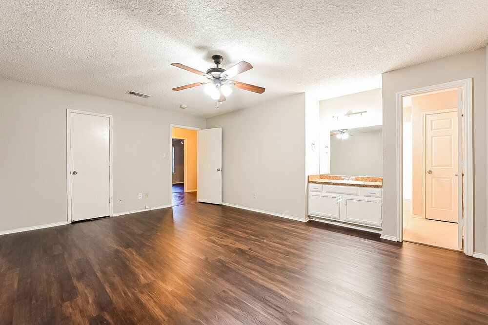 Building Photo - 6217 Cool Springs Dr