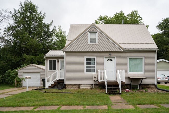 Building Photo - 1927 Olive St