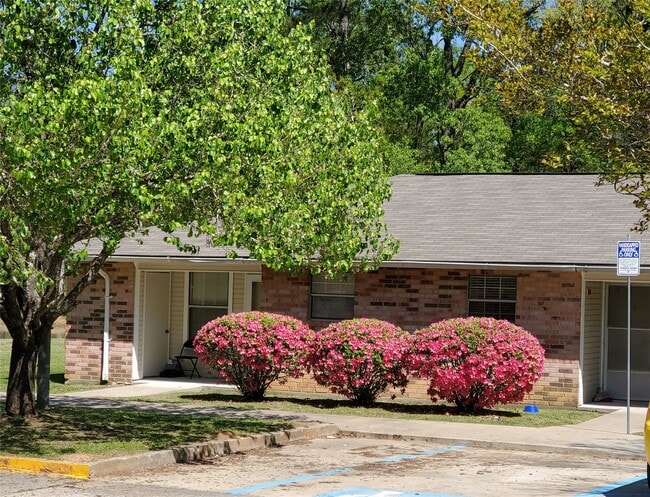 Building Photo - 13000 Main St