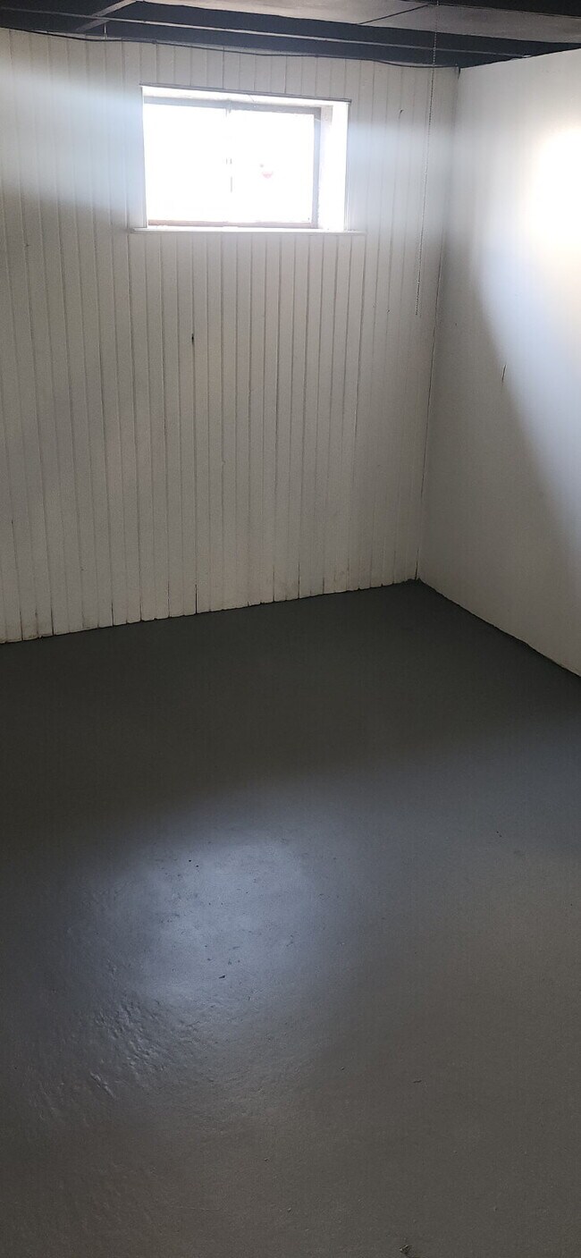 Building Photo - "Charming 3-Bed Home with Gleaming Hardwood Floors on Jackson Ave, Berkeley!"