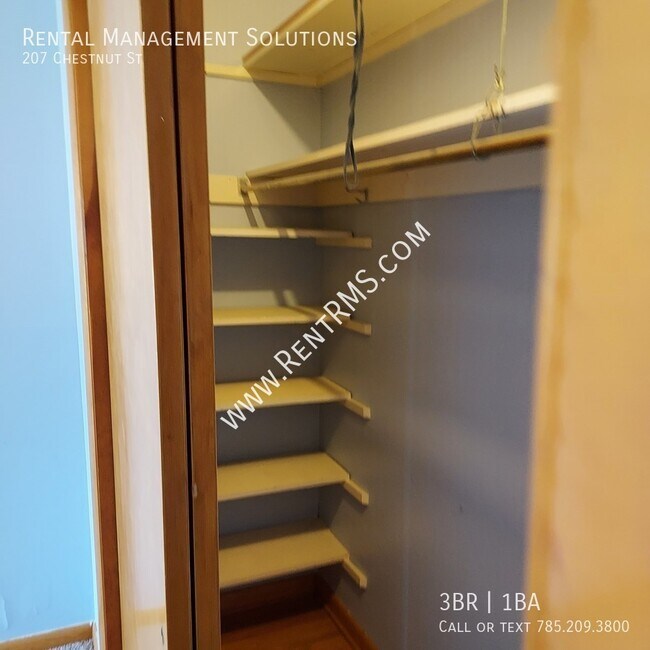 Building Photo - 207 Chestnut St