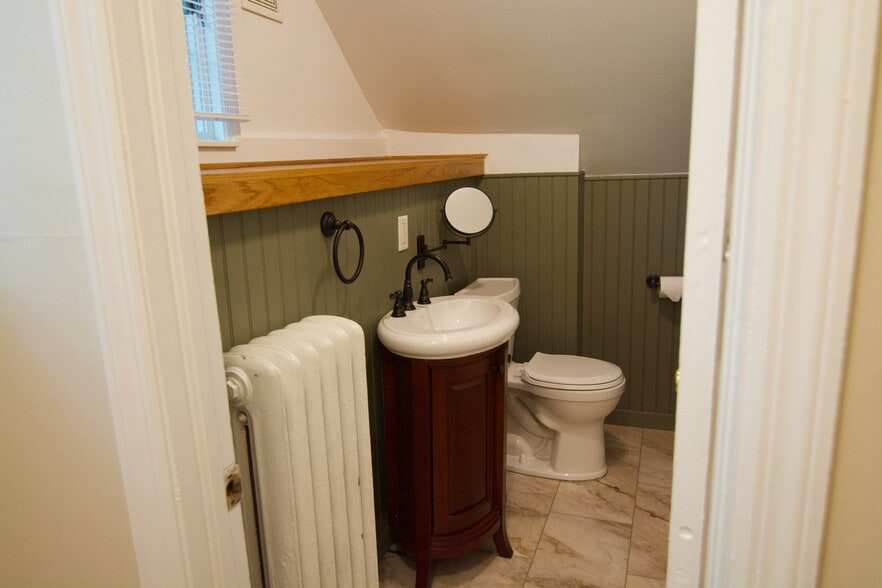 Building Photo - 327 Valley Brook Rd