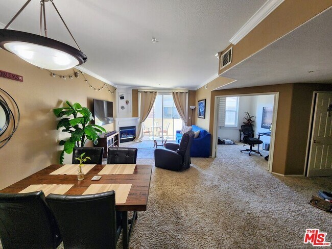 Building Photo - 5240 Premiere Hls Dr