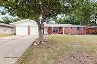 Building Photo - 3632 Venice Dr
