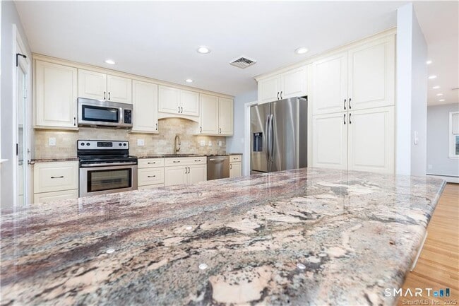 Building Photo - 129 W Ridge Dr