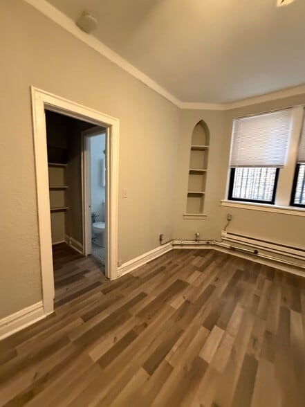 Building Photo - 4827 N Damen Ave