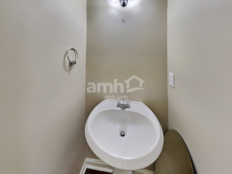 Building Photo - 219 Highland Falls Dr