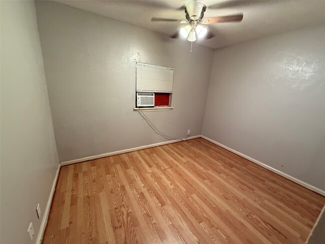 Building Photo - 4216 Kinne St