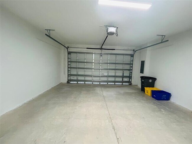 Building Photo - 4292 Longwood Lake Sq