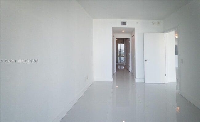 Building Photo - 501 NE 31st St