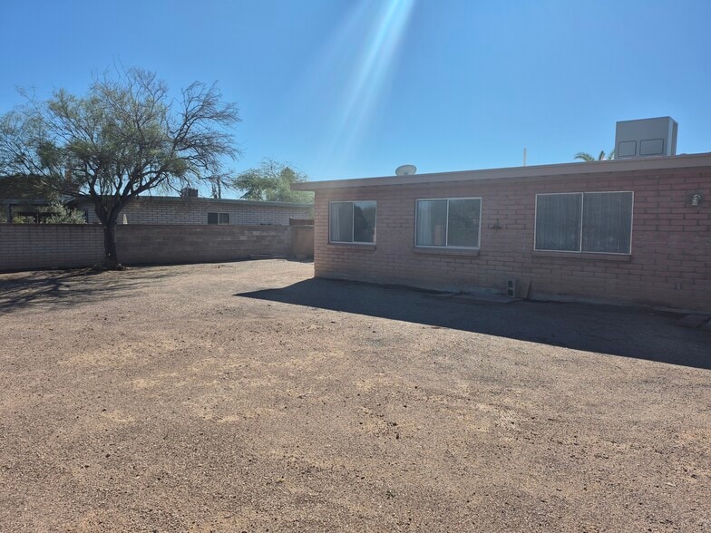 Building Photo - 3068 W Wyoming St