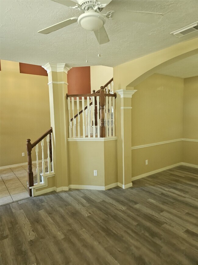 Building Photo - 12111 N Brenton Knoll Dr