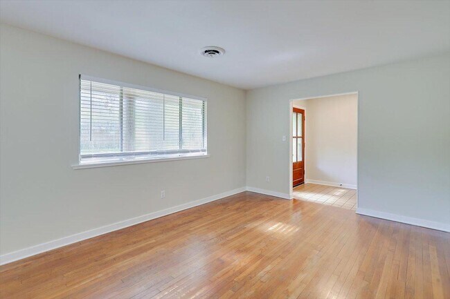 Building Photo - 111 Chiswick Cir