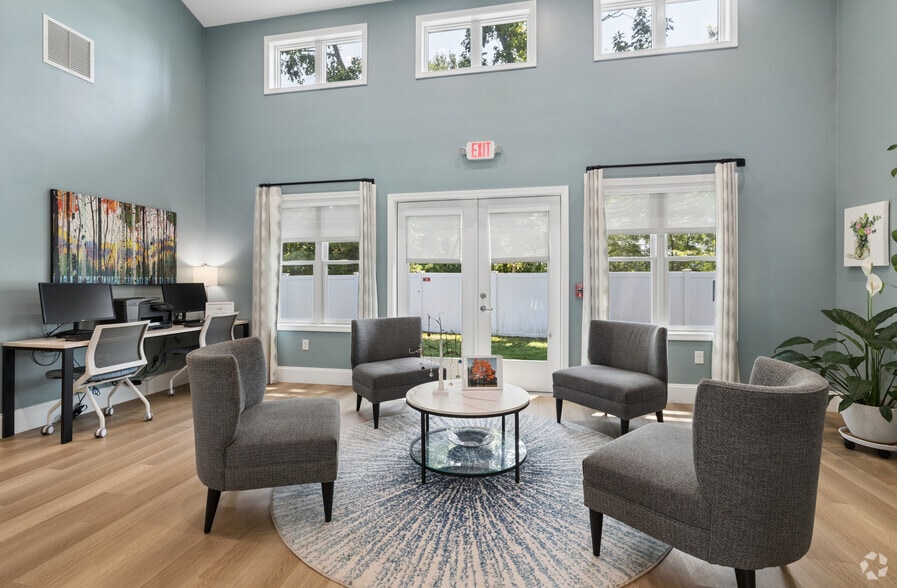 Lobby Photo - Glen Meadow Apartments