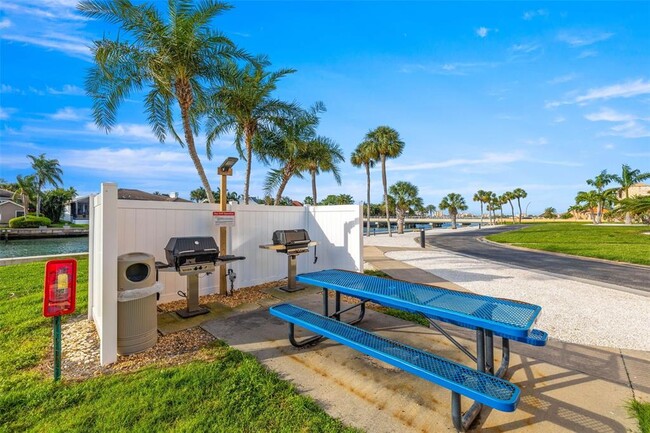Building Photo - 5130 Brittany Dr S