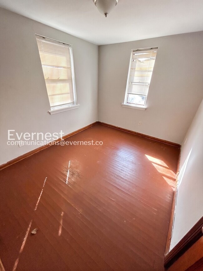 Building Photo - 344 Midridge Dr