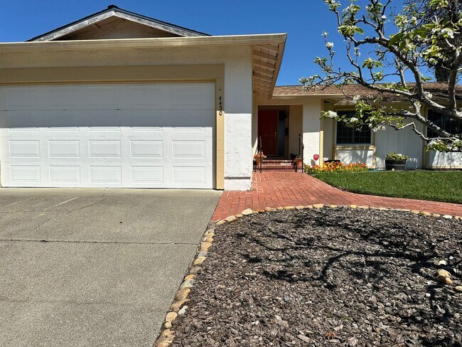 Building Photo - 3 Bedroom - North Napa (cross street Salvador)