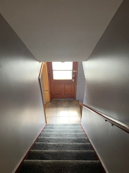 Building Photo - 2237 Hampshire Ave S