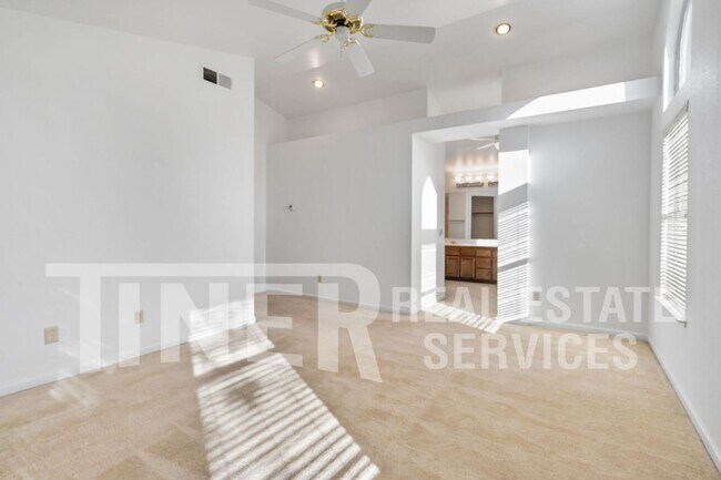 Building Photo - Spacious Home in Desireable Highland Hill ...