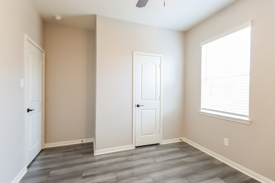 Building Photo - 7618 Dragon Pearls Ln