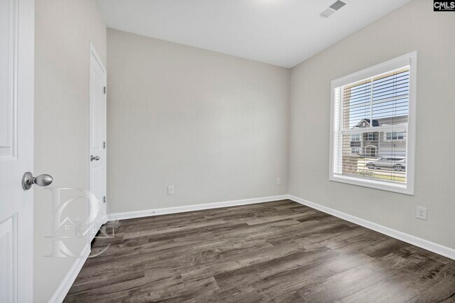 Building Photo - 9 Spinney Ct