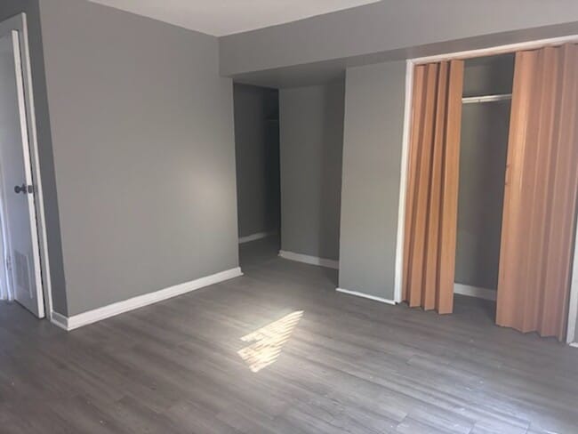 Building Photo - 2121 Oakhurst Dr