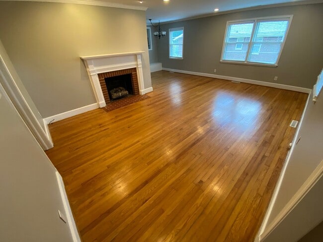 Building Photo - Amazing Brick 3 bedroom 2 bathroom rental ...