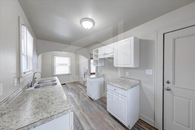 Building Photo - 960 Eastern Ave