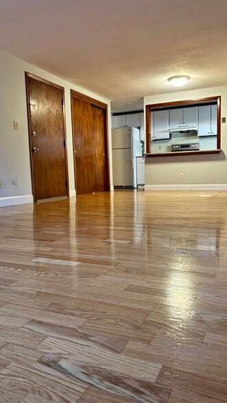 Building Photo - 586 Boston Post Rd E