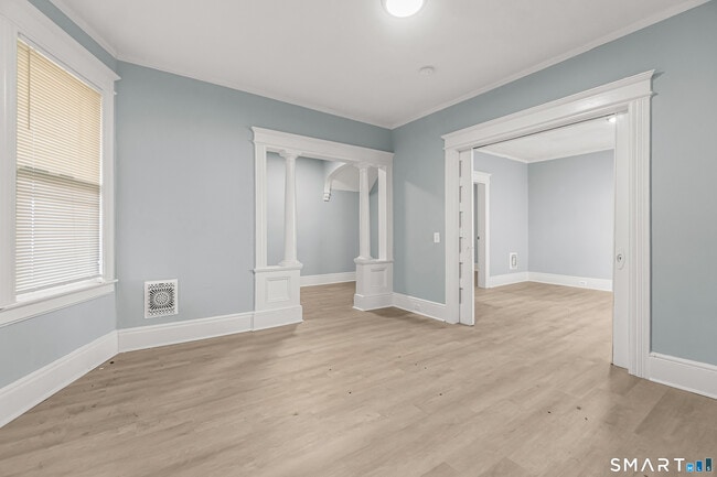 Building Photo - 105 Carleton Ave