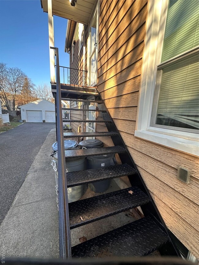 Primary Photo - 24 Kellogg St