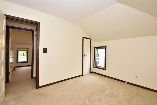 Building Photo - 661 S Lake Shore Dr