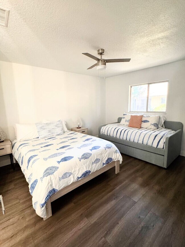 Building Photo - Welcome to Your Dream Home in the Heart of Largo!