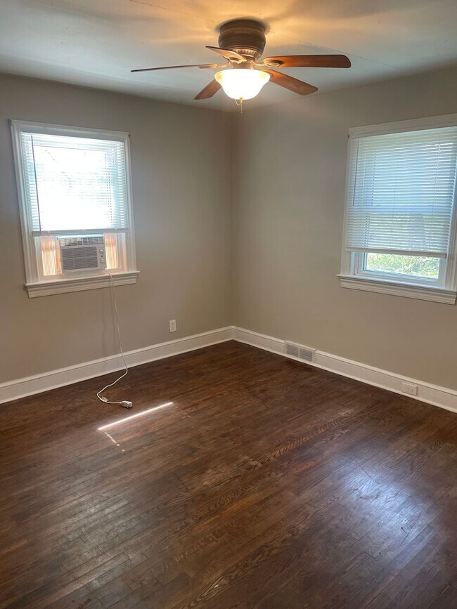 Building Photo - 2BR/1BA home with bonus room