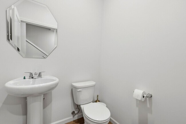 Building Photo - 5920 Hawkweed Dr
