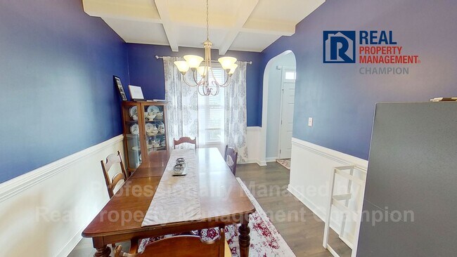 Building Photo - Spacious Executive Home on Friendly Cul-de...