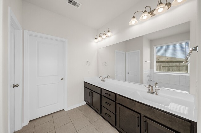 Building Photo - 13105 Oleander Bay Ln