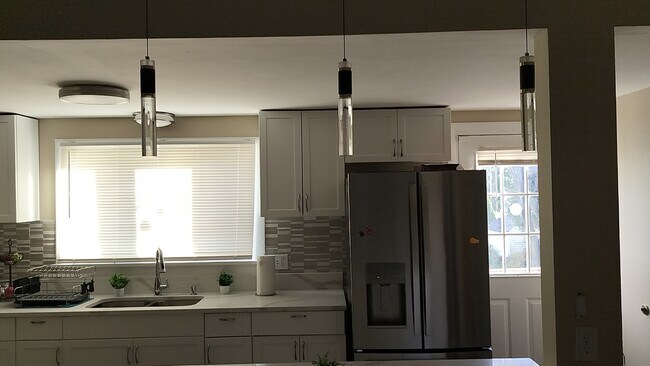 Building Photo - 47 Cottage St