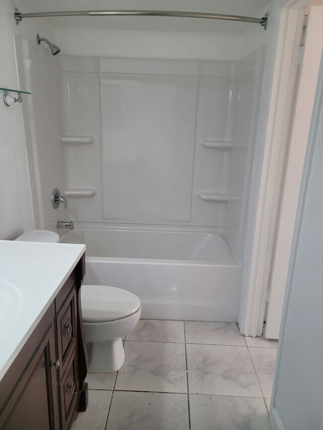 Building Photo - FOR RENT!!! BEAUTIFUL AND SPACIOUS 1 BED 1 BATH CONDO (FIRST FLOOR)...