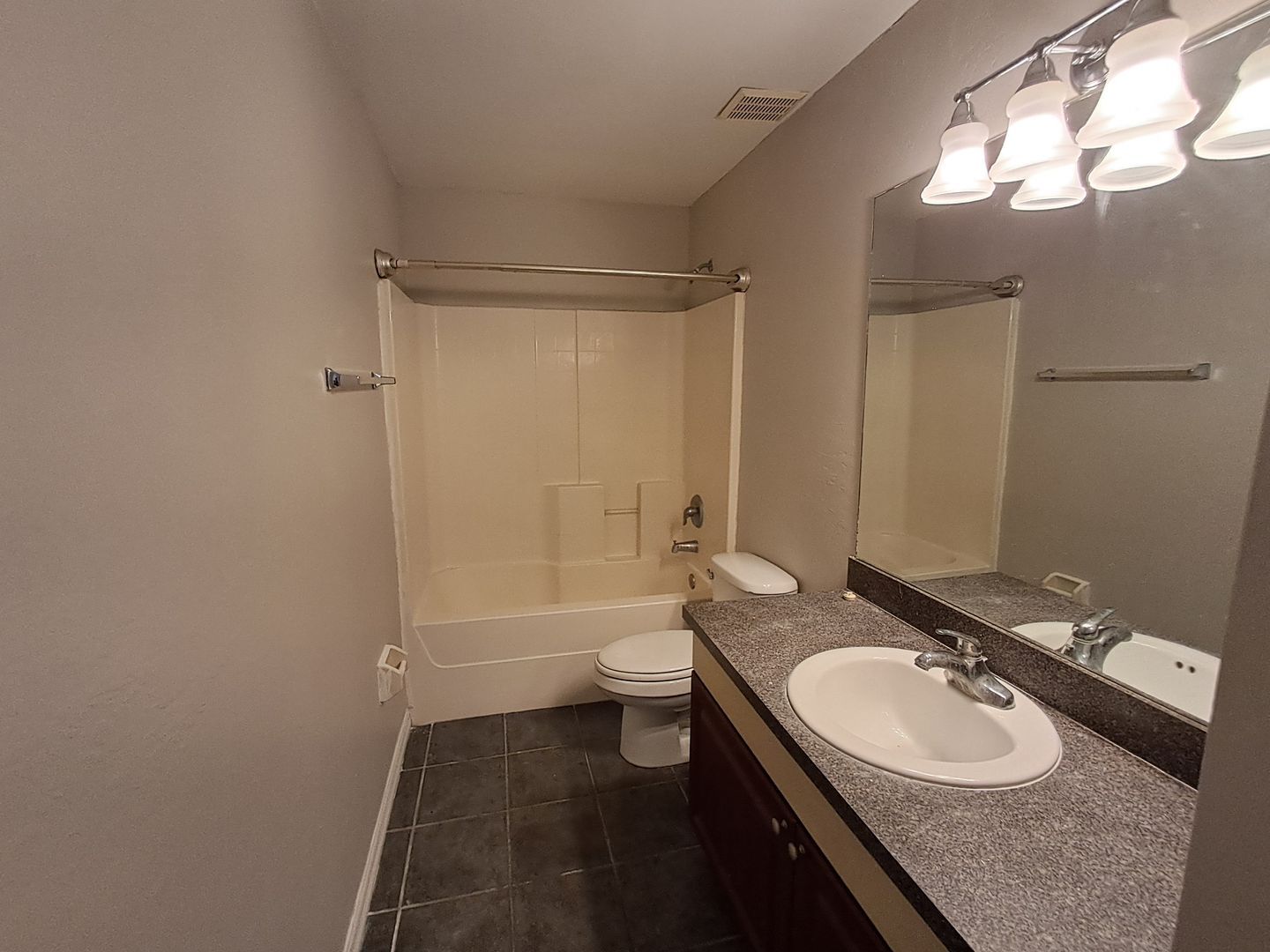 Building Photo - 3/2 Duplex in Lehigh