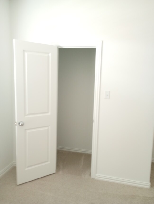 Building Photo - 5119 Winterberry Dr