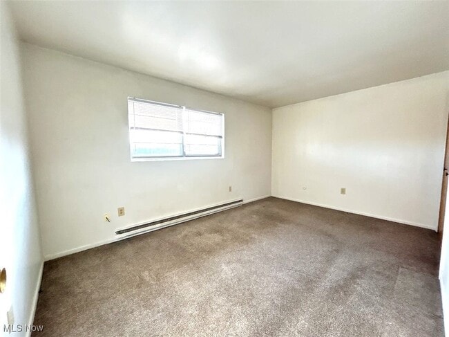 Building Photo - 405 Colonial Dr