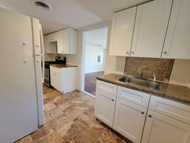 Building Photo - 53 Salem Pl