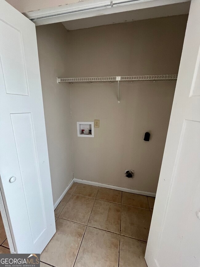 Building Photo - 121 Admiral's Walk Dr