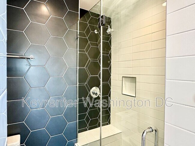 Building Photo - 1460 Belmont St NW