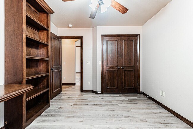 Building Photo - 4 Bed 3 Bath in Edmond!